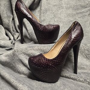 Shoe Dazzle Purple Platform Stilettos